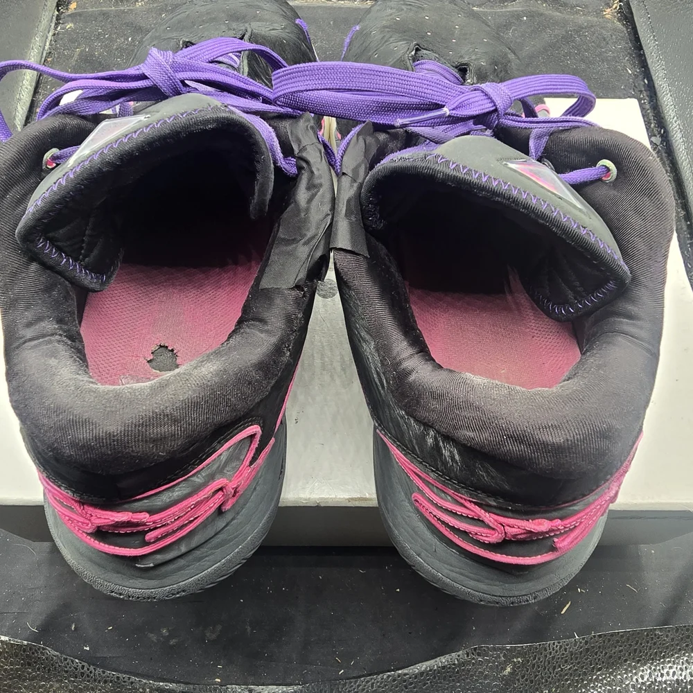 Nike Black‎ and Purple Athletic Shoes